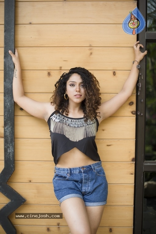 Actress Deviyani Sharma Latest Photoshoot - 2 / 5 photos