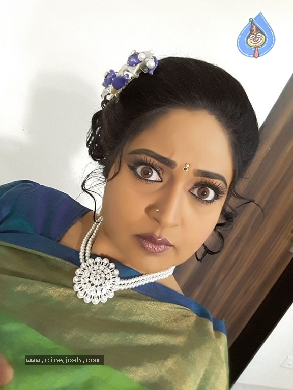 Actress Divya Vani Latest Pics - 9 / 13 photos