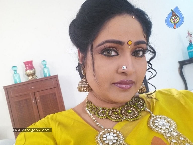 Actress Divya Vani Latest Pics - 10 / 13 photos