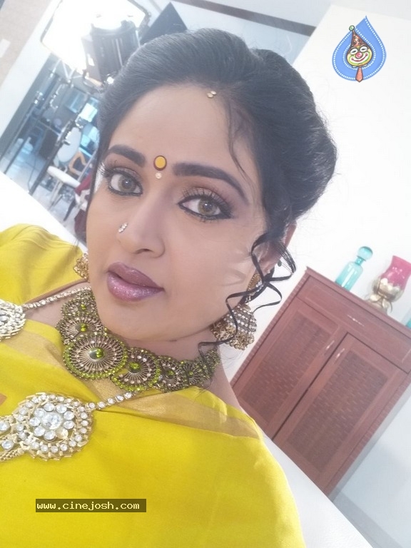 Actress Divya Vani Latest Pics - 12 / 13 photos