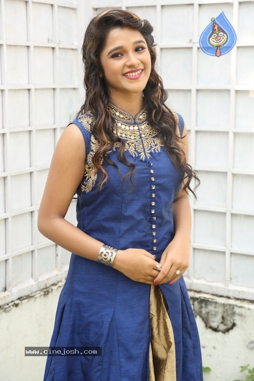 Actress Elsa Ghosh Photos - 5 / 17 photos