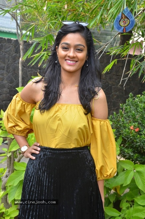Actress Gayathri Latest Stills - 5 / 6 photos