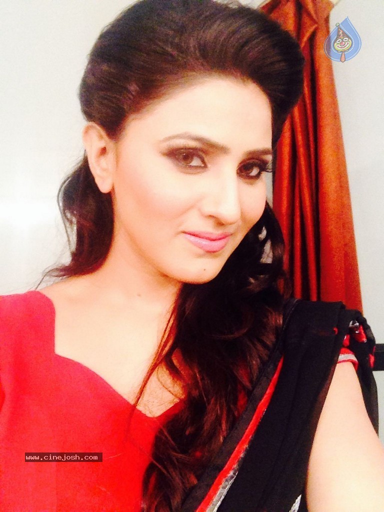 Actress Inyatt Photos - 19 / 44 photos