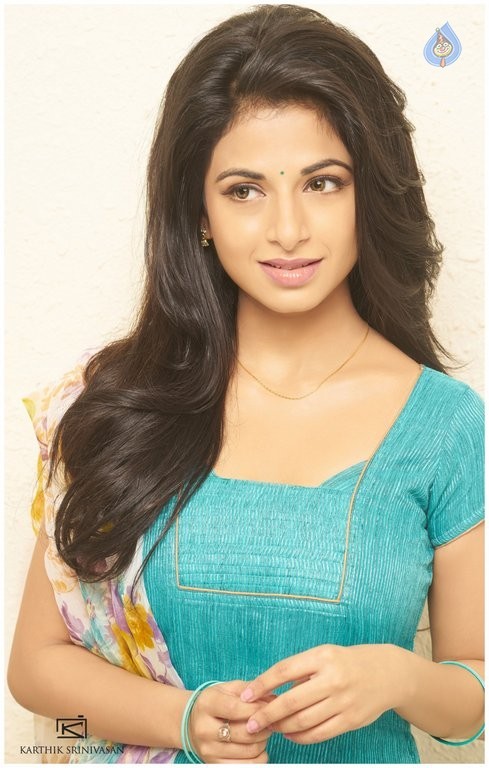 Actress Iswarya Menon Photos - 2 / 12 photos