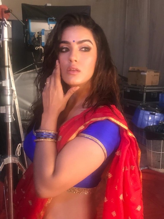 Actress Kavya Thapar Photos - 1 / 11 photos