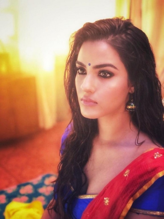 Actress Kavya Thapar Photos - 6 / 11 photos