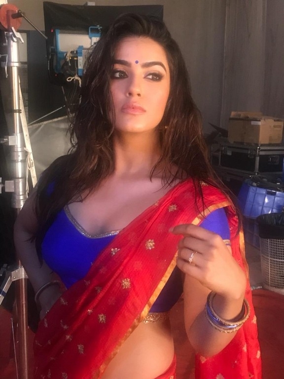 Actress Kavya Thapar Photos - 9 / 11 photos