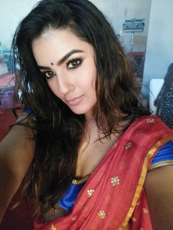 Actress Kavya Thapar Photos - 10 / 11 photos