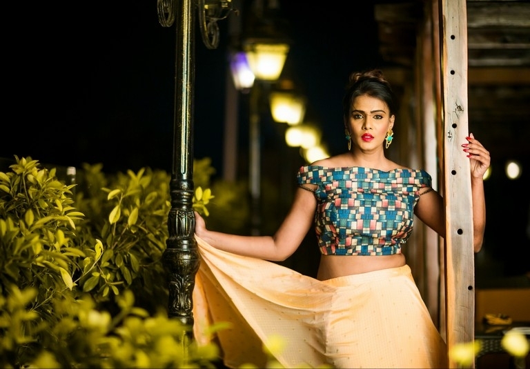 Actress Meera Mithun Pictures - 6 / 26 photos