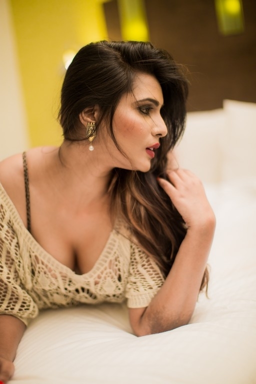 Actress Meera Mithun Pictures - 9 / 26 photos