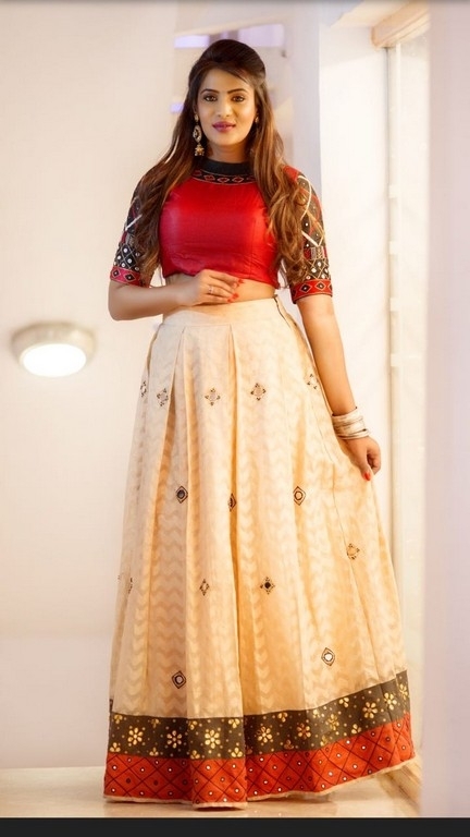 Actress Meera Mithun Pictures - 10 / 26 photos