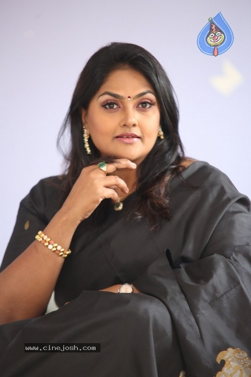 Actress Nirosha Pics - 10 / 21 photos