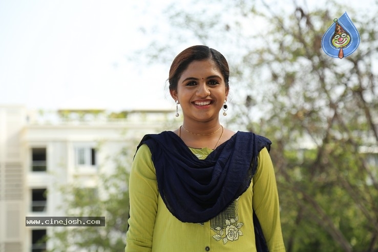  Actress Noorin stills - 4 / 20 photos