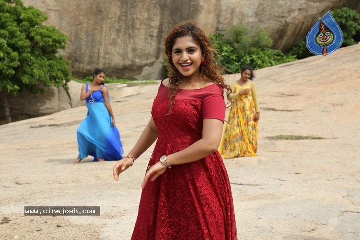  Actress Noorin stills - 11 / 20 photos