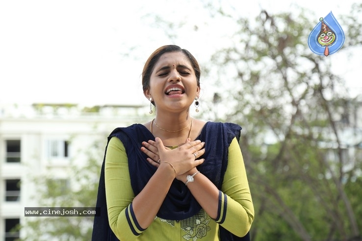  Actress Noorin stills - 13 / 20 photos