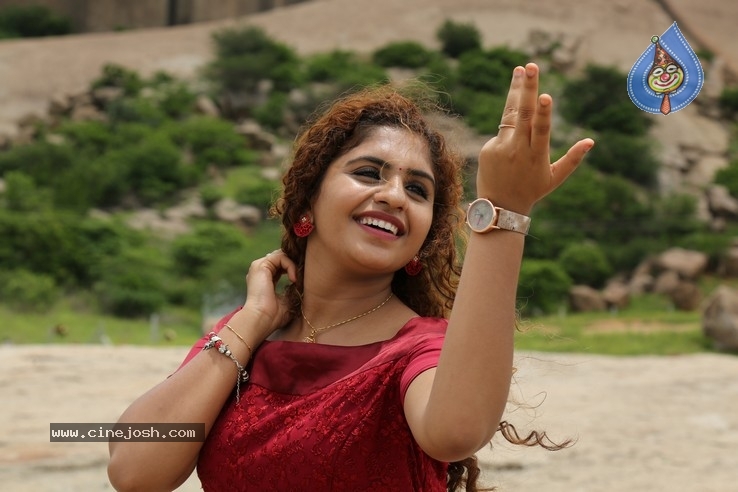  Actress Noorin stills - 15 / 20 photos