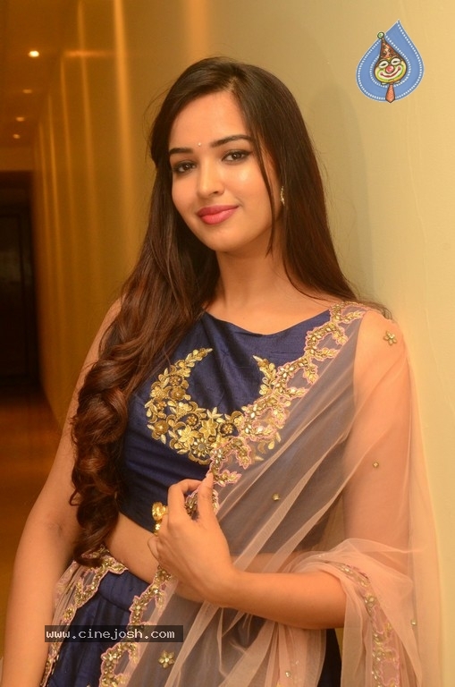 Actress Pujita Ponnada Photos - 2 / 21 photos