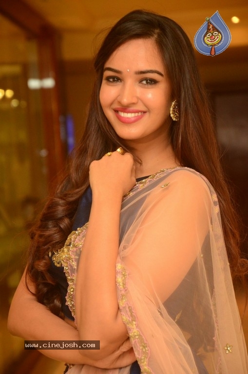 Actress Pujita Ponnada Photos - 6 / 21 photos