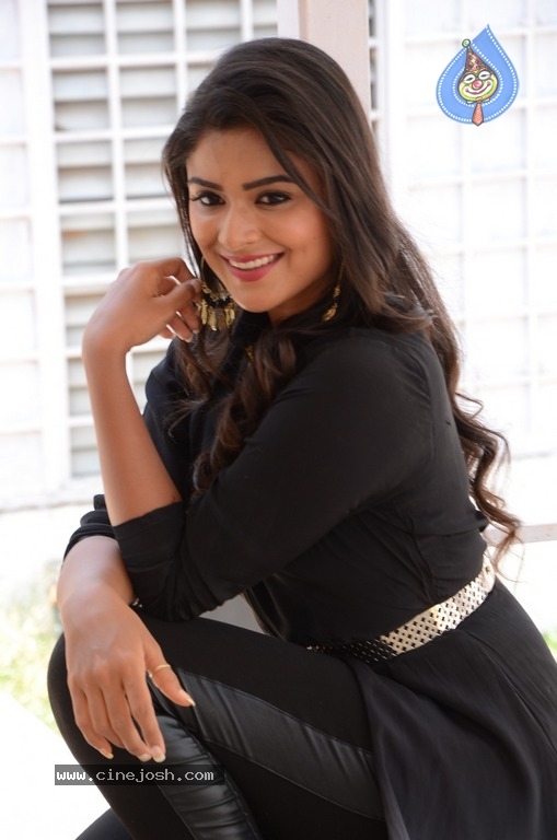 Actress Priyanka Sarma Photos - 9 / 28 photos