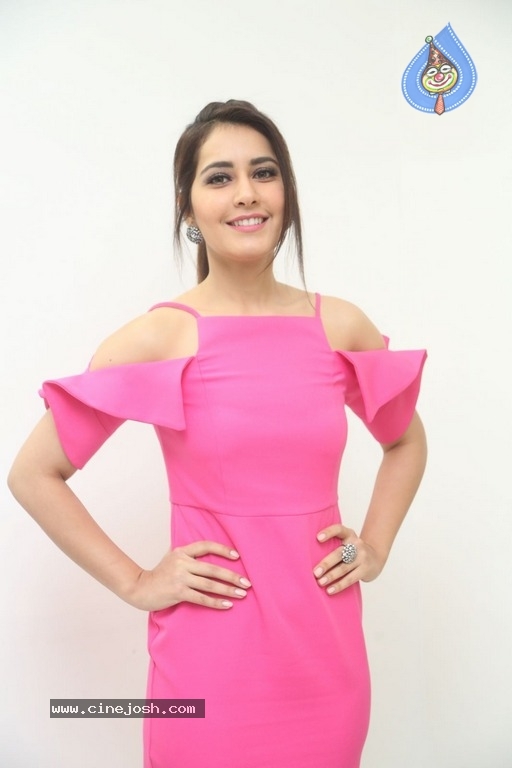 Actress Raashi Khanna New Pics - 14 / 18 photos