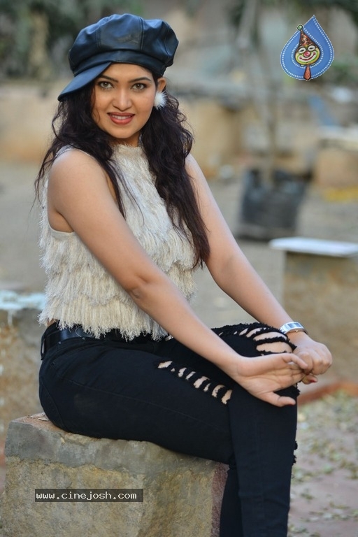Actress Radhika Patil Latest Stills - 9 / 10 photos