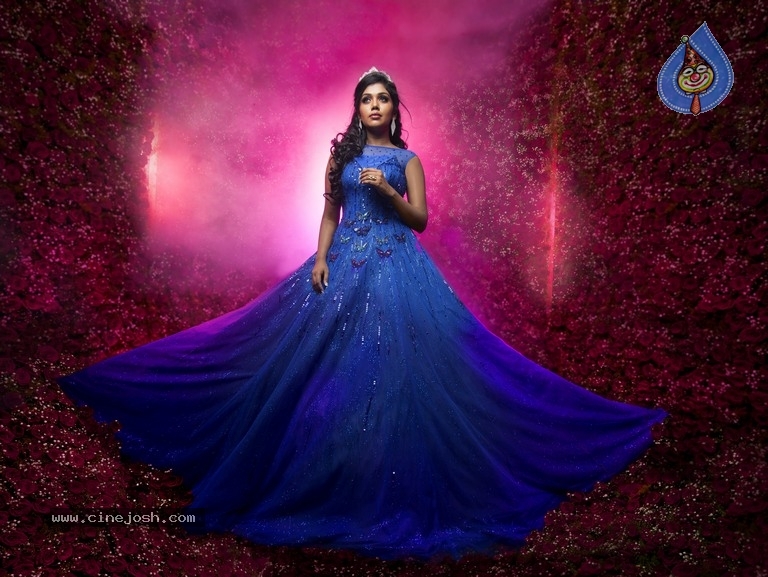Actress Riythvika Diadem Photoshoot - 1 / 5 photos