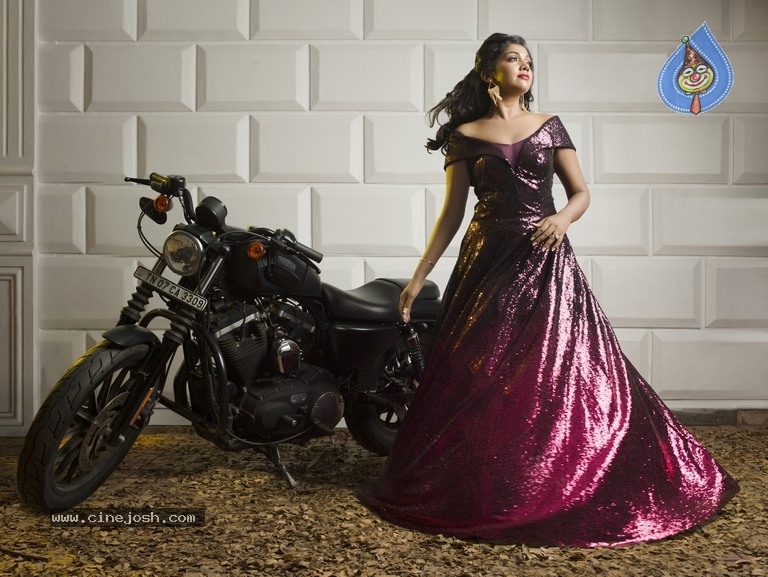 Actress Riythvika Diadem Photoshoot - 2 / 5 photos
