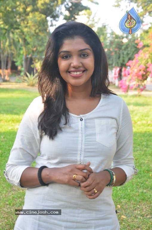 Actress Riythvika Photoshoot - 1 / 12 photos