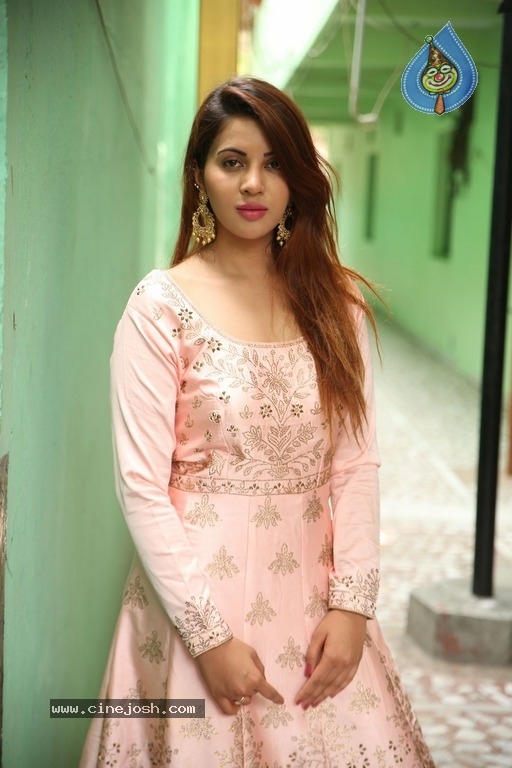 Actress Sehar Photos - 2 / 12 photos