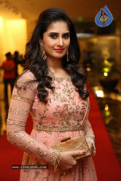 Actress Shamili Photos - 6 / 20 photos