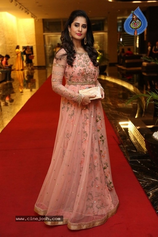 Actress Shamili Photos - 19 / 20 photos