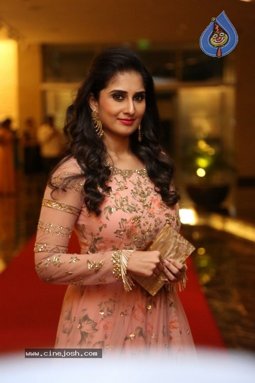 Actress Shamili Photos - 20 / 20 photos