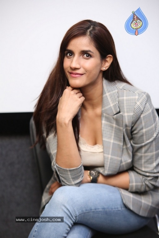 Actress Shivani Singh Photos - 16 / 21 photos