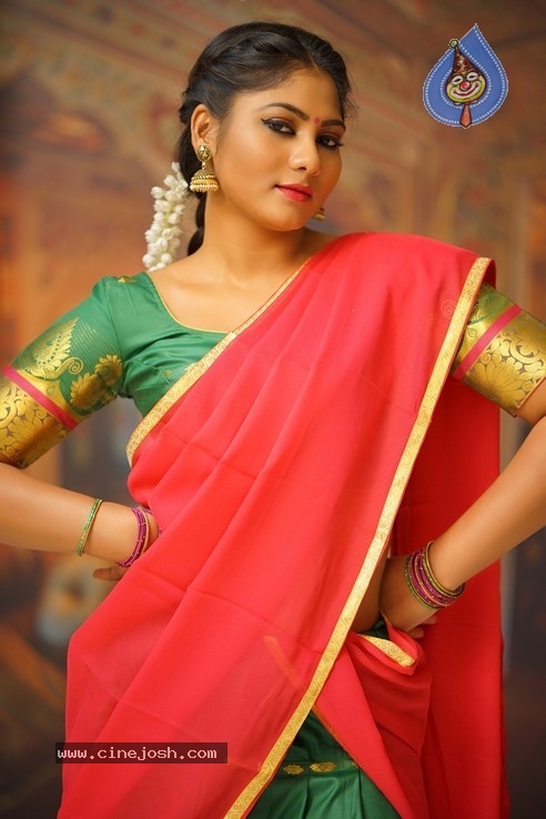 Actress Shruti Reddy Stills - 5 / 5 photos