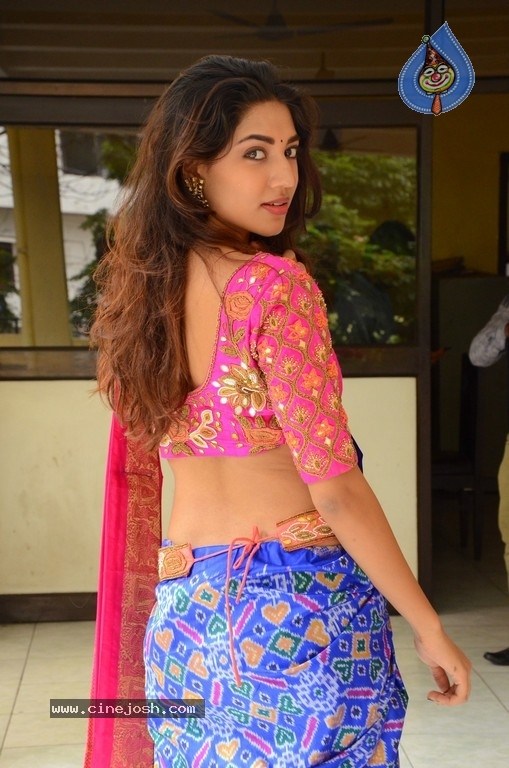 Actress Sonakshi Singh Rawat Gallery - 24 / 34 photos