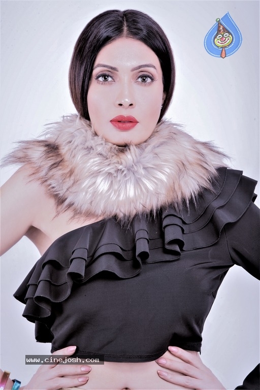 Actress Surabhi Prabhu Photoshoot - 23 / 33 photos