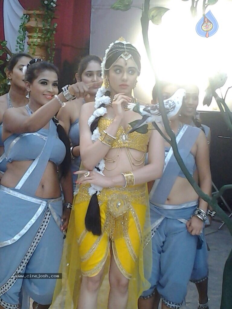 Adah Sharma at Rana Vikrama Sets - 6 / 11 photos