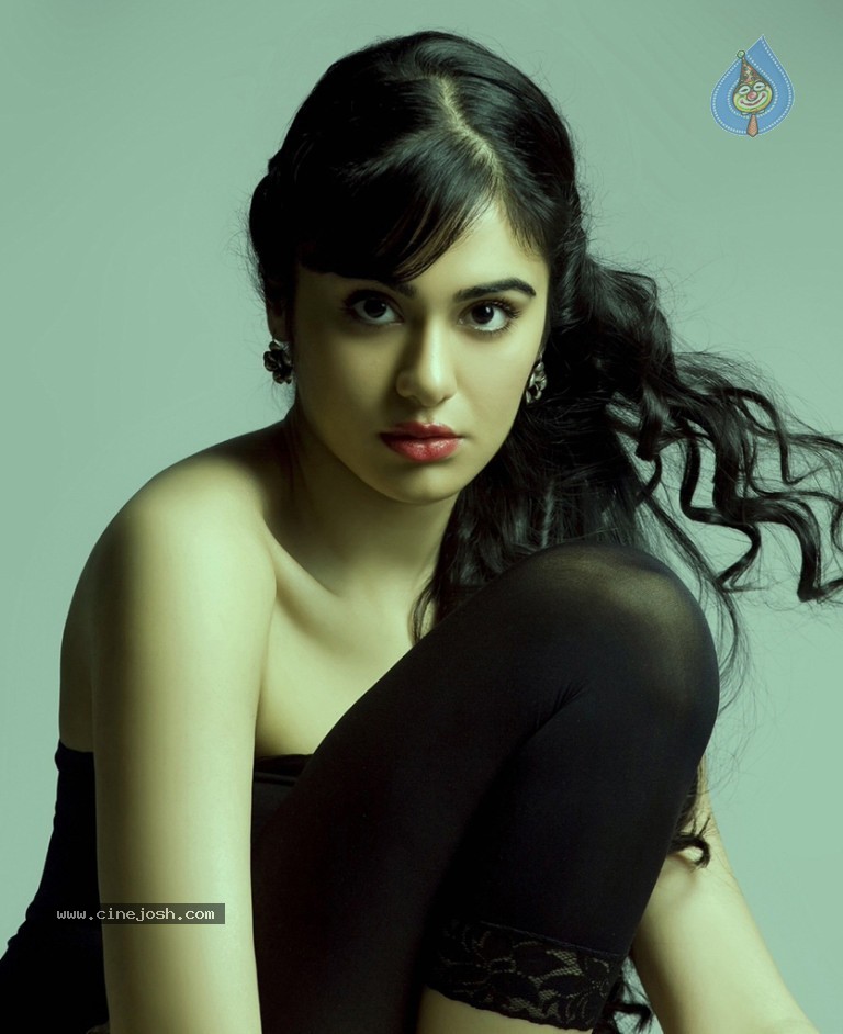 Adah Sharma Hot Stills - 27 / 38 photos