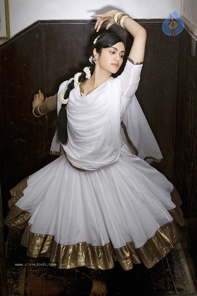 Adah Sharma Hot Stills - 30 / 38 photos