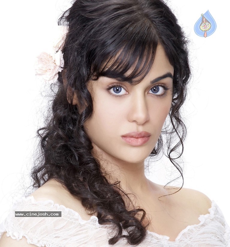 Adah Sharma Hot Stills - 34 / 38 photos