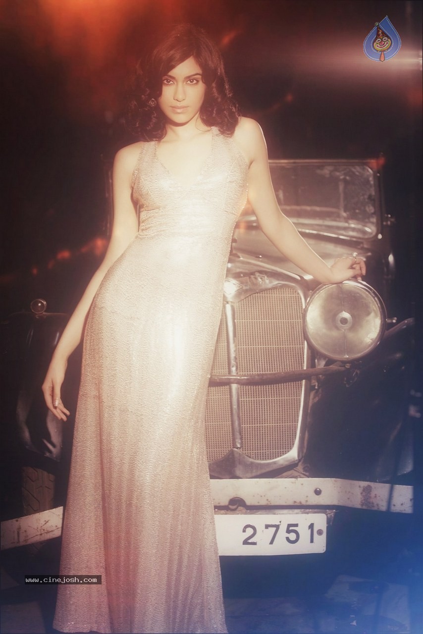 Adah Sharma New Look - 5 / 15 photos