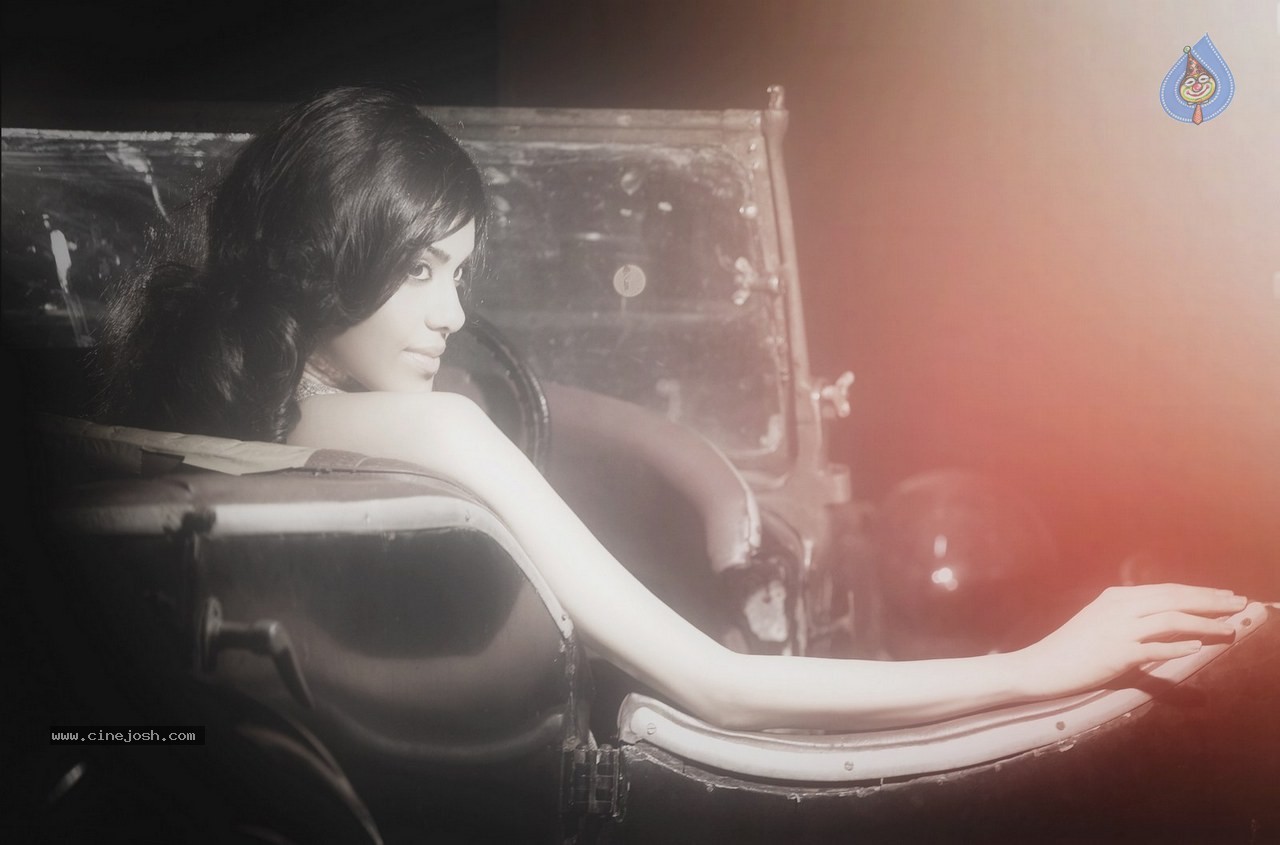 Adah Sharma New Look - 12 / 15 photos