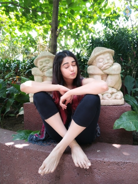 Adah Sharma New Pics - 1 / 17 photos