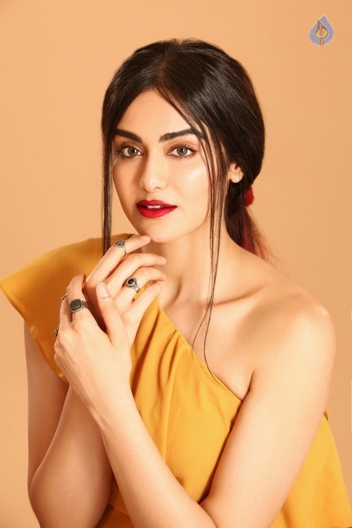 Adah Sharma New Pics - 8 / 17 photos