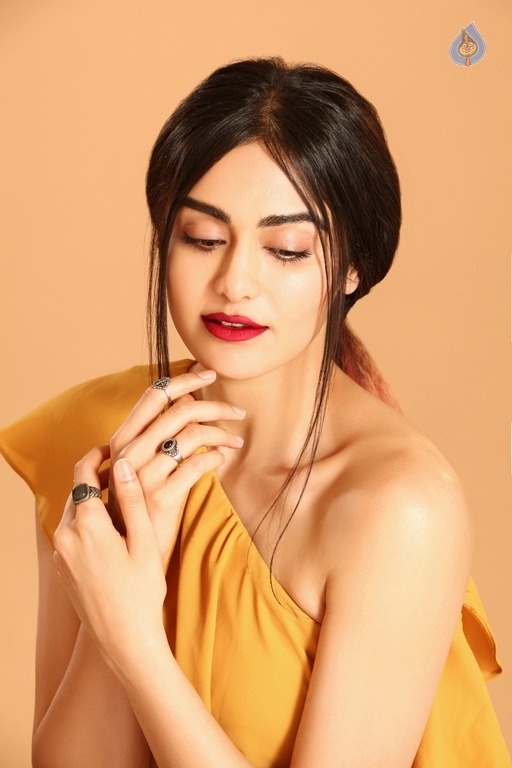Adah Sharma New Pics - 10 / 17 photos