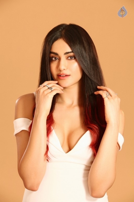 Adah Sharma New Pics - 12 / 17 photos