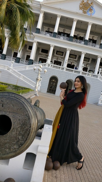 Adah Sharma New Pics - 5 / 12 photos