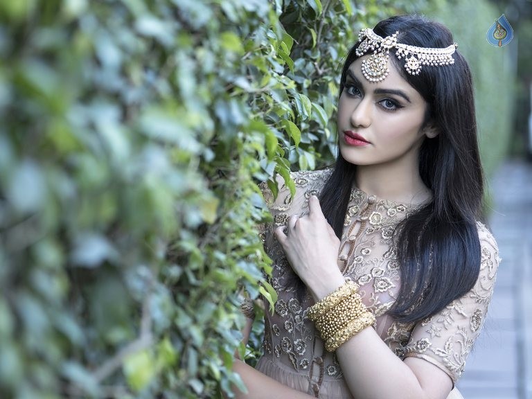 Adah Sharma New Pics - 2 / 17 photos