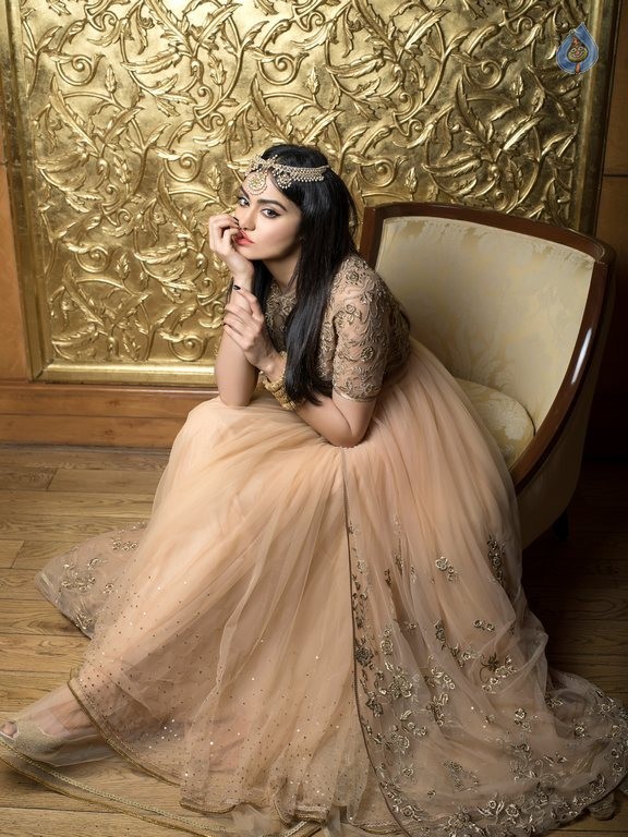 Adah Sharma New Pics - 5 / 17 photos
