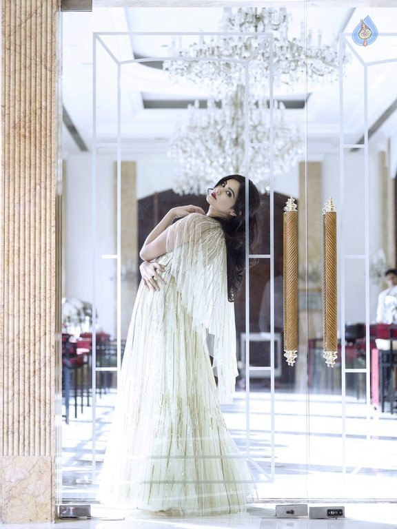 Adah Sharma New Pics - 6 / 17 photos